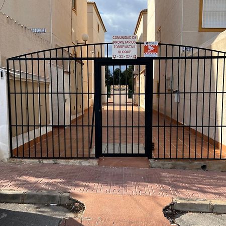 Apartamento Bajo Con Terraza Y Piscina Torrevieja Exteriér fotografie