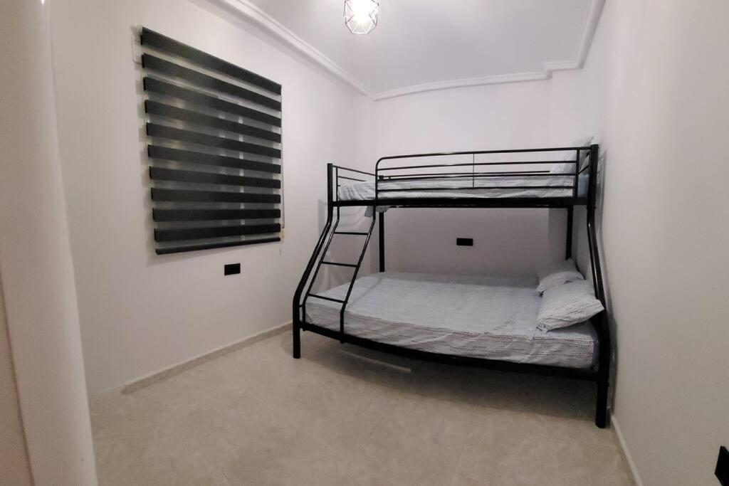 Apartamento Bajo Con Terraza Y Piscina Torrevieja Exteriér fotografie