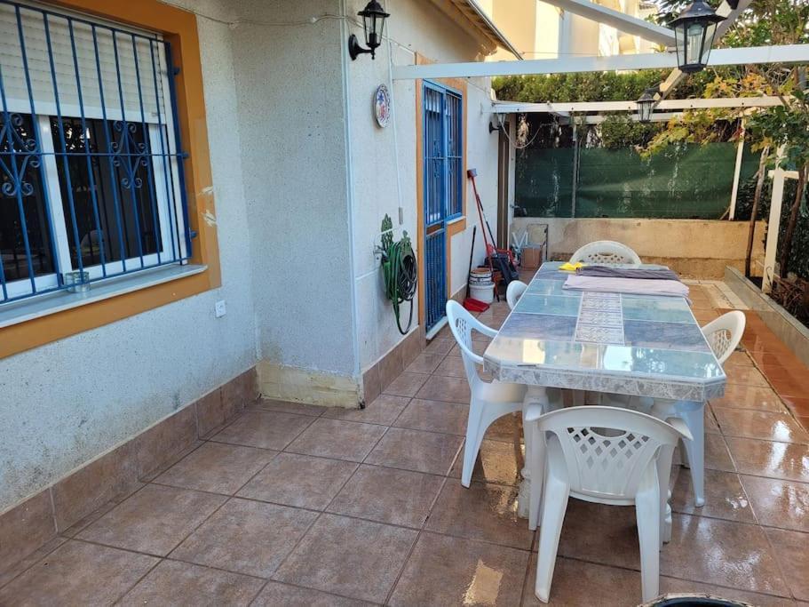 Apartamento Bajo Con Terraza Y Piscina Torrevieja Exteriér fotografie
