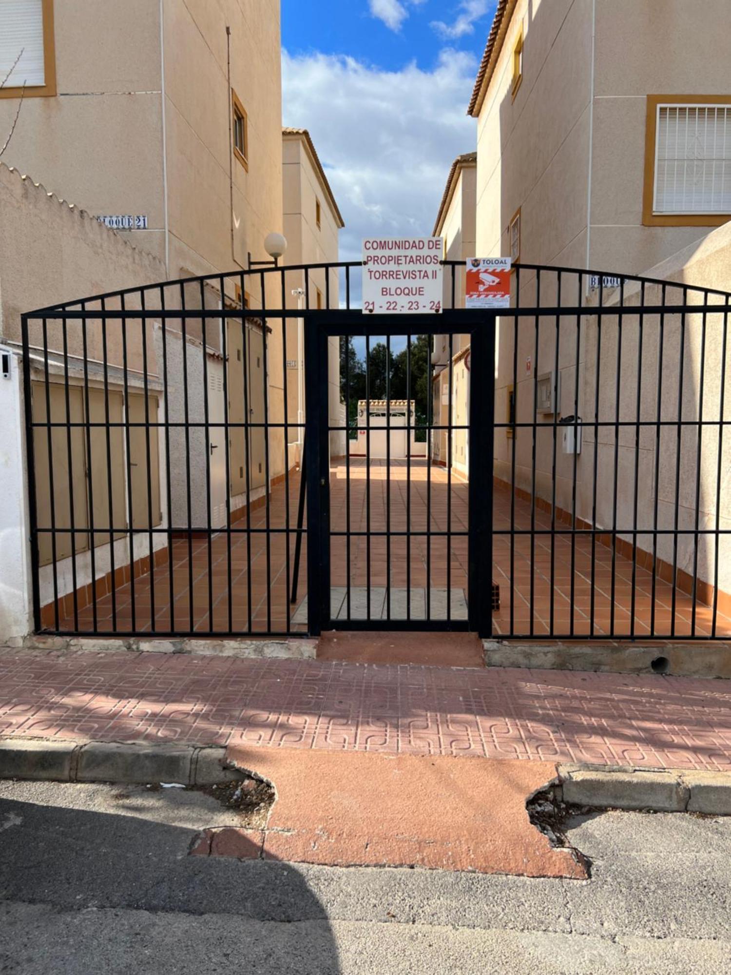 Apartamento Bajo Con Terraza Y Piscina Torrevieja Exteriér fotografie